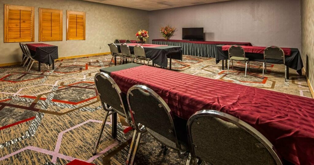 Orangewood Inn & Suites Kci