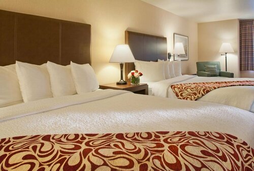 Silver Cloud Inn - Redmond, Забронировать Отель Редмонд Вашингтон