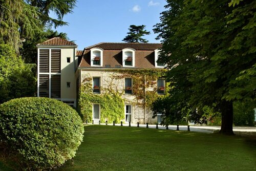 LOrangerie du Château des Reynats, Забронировать Отель Отели White Perigord с питанием, Пансион