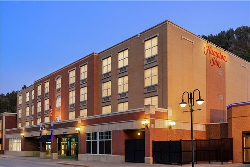 Hampton Inn at Tin Lizzie Gaming Resort, Забронировать Курортный отель Дедвуд Black Hills National Forest
