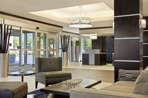 Embassy Suites by Hilton St Louis Airport, Buchen Sie Hotel 4-Sterne-Hotels in Bridgeton, 4*