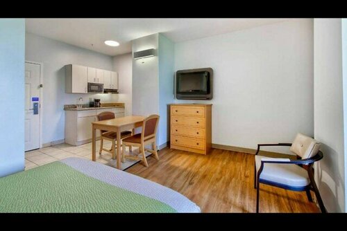 Oyo Townhouse Sulphur,LA Extended Stay I-10, Забронировать Отель Салфер Acadiana