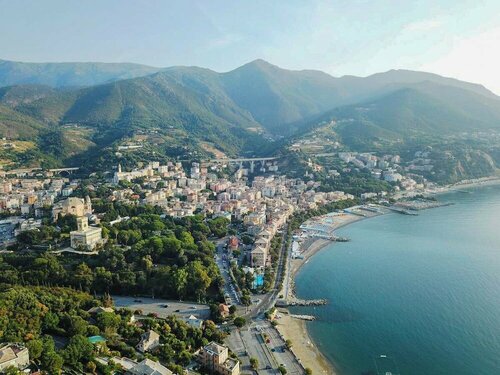 Hotiday Arenzano Pineta, Забронировать Отель Аренцано Итальянская Ривьера