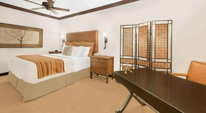 Hawthorn Suites