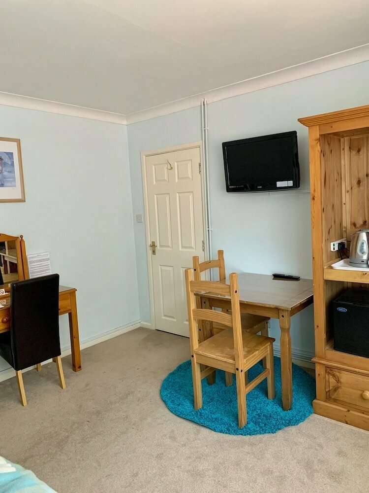 Fourwinds Leisure B&b, Shepherds Huts, Log Cabin, Campsite, Sup, Canoe Hire