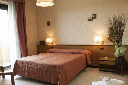 Le Gronde, Book Hotel Cava Manara Lombardiet