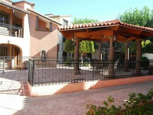 Hotel Suites EL Paseo, Book Hotel Hotels in Chihuahua with Parking, Parking