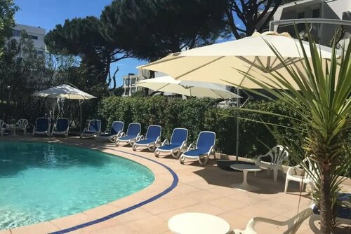 Hôtel Les Rives Bleues, Забронировать Отель Ла-Гранд-Мот Камарг