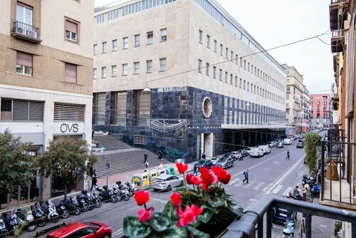 Monteoliveto 33, Забронировать Отель Пьяцца-дель-Плебишито Неаполь, рядом с Галерея Толедо
