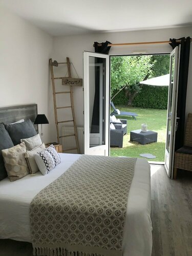 La Maison des Eaux Claires, Buchen Sie Bed & Breakfast Puymoyen 