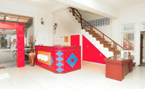 Oyo 351 Syariah Guest House Karanglo, Prenota Hotel Malang 