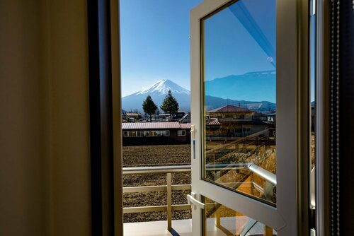 Fuji Viewest Villa RAKUWA, Забронировать Вилла Отели Фудзикавагутико 3 звезды, рядом с Notenburo Tensui, 3*