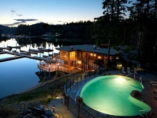 Painted Boat Resort Spa and Marina, Забронировать Курортный отель Отели Британской Колумбии с парковкой, Парковка