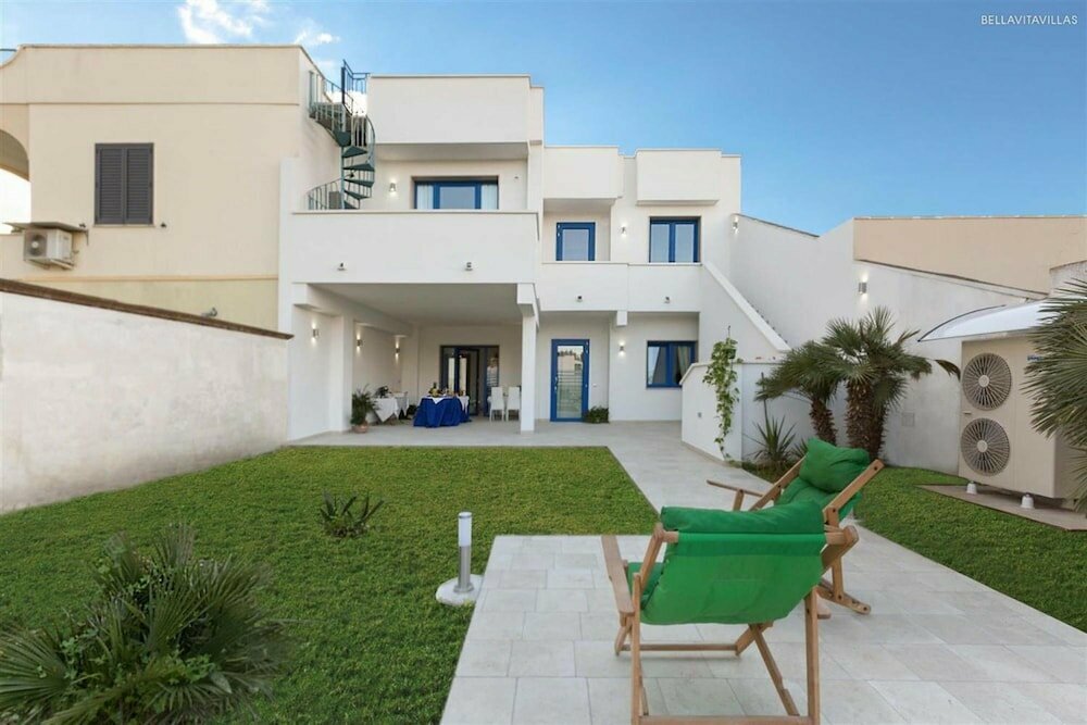 1281 B B Dreams And Delights - Street View Camera Familiare