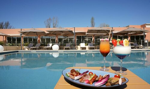 Best Western Aix - Sainte Victoire, Rezerwuj Hotel Hotele w Fuveau z basenem, Basen
