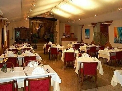 Logis Hotel de Paris, Reserva ahora Hotel Hoteles en Lorena con aparcamiento, Aparcamiento
