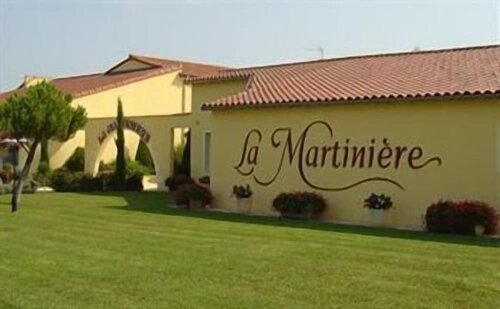 Hôtel Restaurant La Martinière, Book Hotel Hoteller i Rhône-Alps med parkering, Parkering