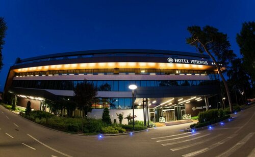 Metropolis Hotel, Забронировать Отель Отели Бистрицы с бассейном, Бассейн