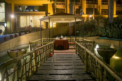 The Corinthians Resort and Club, Prenota Resort Hotel resort a Maharashtra, Resort