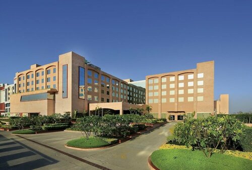 Radisson Blu Hotel, Haridwar, Book Hotel Hoteller i Uttarakhand med pool, Swimmingpool