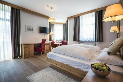 Hotel Cristallo, Забронировать Отель Отели Доббиако 4 звезды, рядом с Бугельный подъёмник Риенц (нижняя станция), 4*