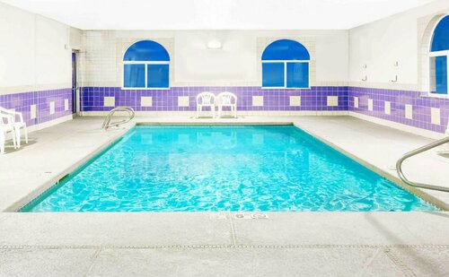 Super 8 by Wyndham Price, Réserver Auberge Hôtels à Price avec piscine, Piscine