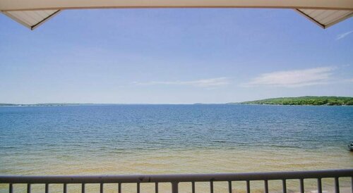 Bayshore Resort, Забронировать Курортный отель Траверс-Сити штат Мичиган, рядом с Музейный центр Деннос