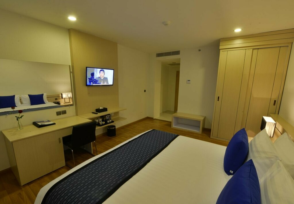 Holly Hotel