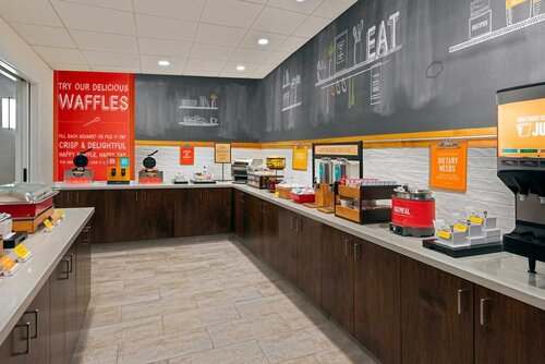 Hampton Inn Coventry-Warwick Area, Забронировать Отель  