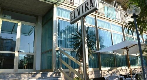 Hotel Elvira, Забронировать Отель Отели Белларива с парковкой, Парковка