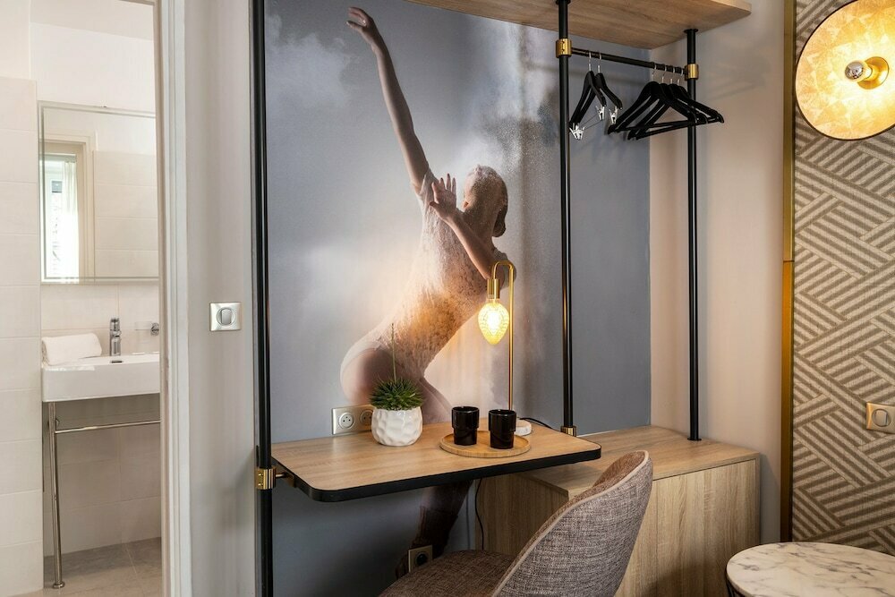 Hotel Nude Paris