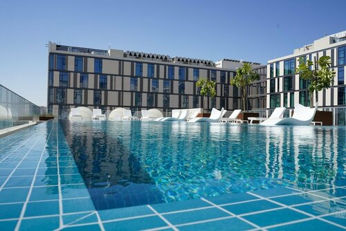 Staybridge Suites Dubai Al-Maktoum Airport by IHG, Prenota Hotel Dubai World Central Dubai
