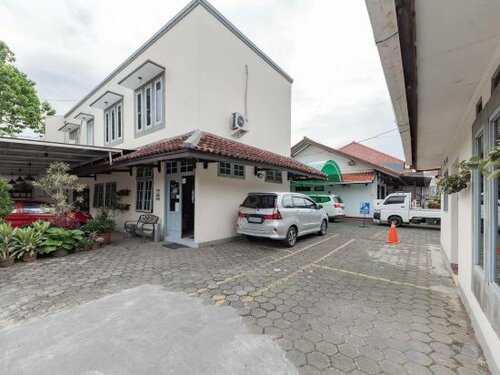 RedDoorz @ Hotel Pondok Kurnia near Buah Batu Bandung