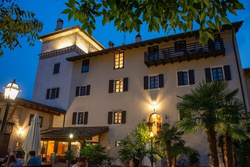 Residence La Colombera, Забронировать Отель Отели Alto Garda e Ledro с парковкой, Парковка