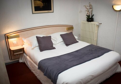Hôtel Le Terminus, Book Hotel Hoteller i Rhône-Alps med parkering, Parkering