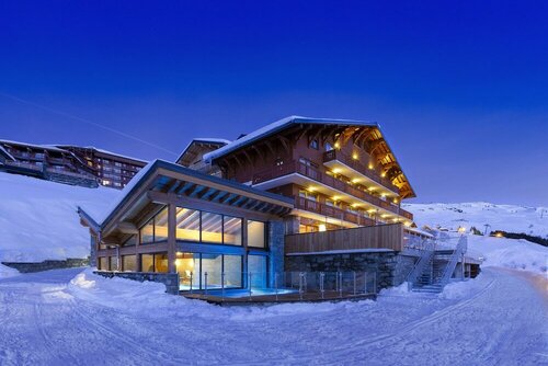 Ours Blanc Hotel & Spa, Забронировать Курортный отель Отели Ле-Менюир с завтраком, рядом с Кинотеатр Les Bruyeres, Завтраки