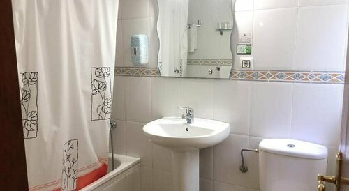 Hostal La Mexicana, Забронировать Отель Недорогие отели Cantabria Coast, недорого