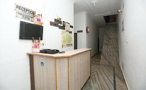 Karma Hostel, Забронировать Гостевой дом Гостевые дома Кхаджурахо, рядом с Храм Кандария Махадева, Гостевой дом