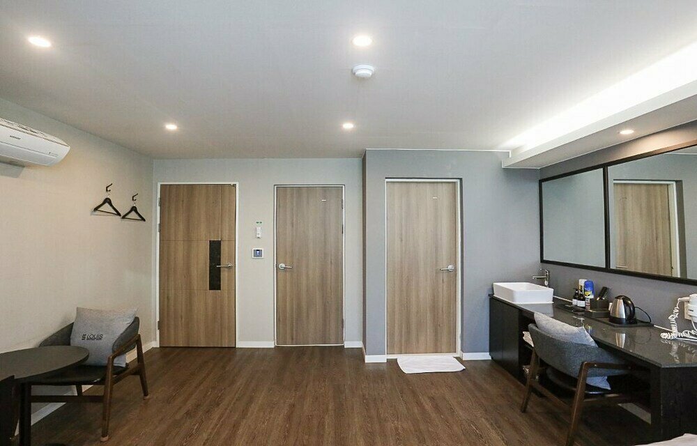 Louis Hotel