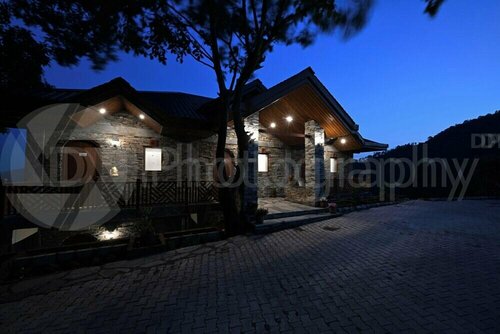 Chails Hamlet Resort, Забронировать Курортный отель Дхарампур штат Химачал-Прадеш