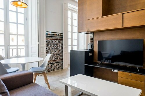 Casa Palacio La Casa Blanca Suites, Book Condo Hotel Old town Seville, near Edificio Viapol