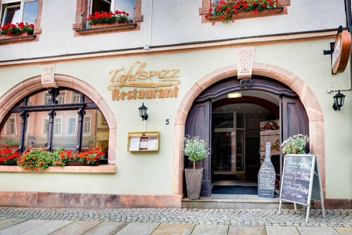 DH Hotel Deutsches Haus Mittweida - Ihr digitales Hotel, Book Hotel Hotels in Garz with Parking, Parking