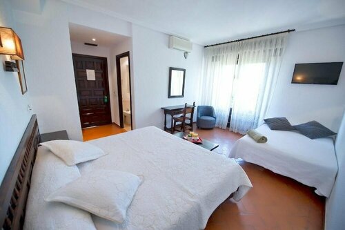 Hotel Juan II, Book Hotel Hoteller i Castile and Leon med parkering, Parkering