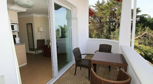Vacancéole - Residence l'Etxe d'Anaite, Забронировать Отель Отели French Basque Country с парковкой, Парковка