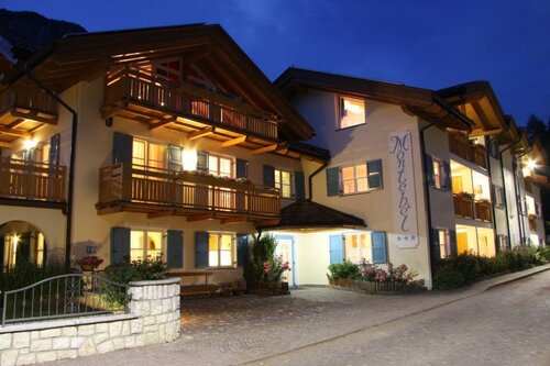 Residence Montebel, Забронировать Отель Тезеро Кавалезе