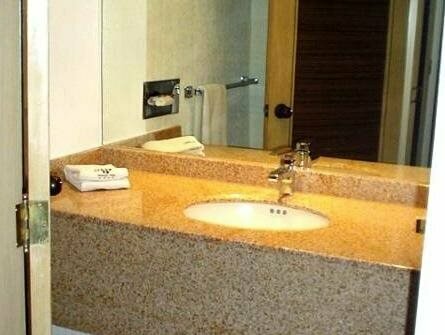 WeEnjoy Hotels Grand Prix Aeropuerto CDMX, Prenota Hotel Hotel a Messico Distretto Federale con parcheggio, Parcheggio
