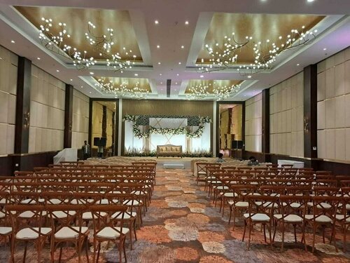 Ramada by Wyndham Udaipur Resort and Spa, Забронировать Курортный отель Отели Удайпур с бассейном, Бассейн