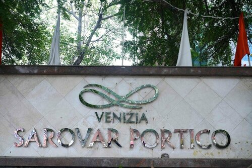Venizia Sarovar Portico, Забронировать Отель Отели Нью-Дели с парковкой, Парковка