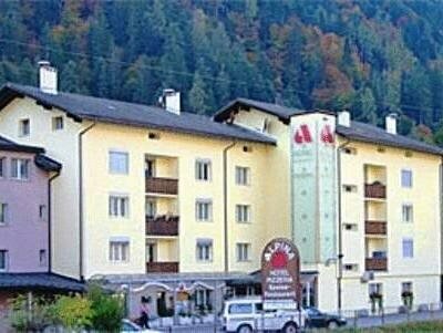 Hotel Restaurant Pizzeria Alpina, Reserva ahora Hotel Grisones Suiza