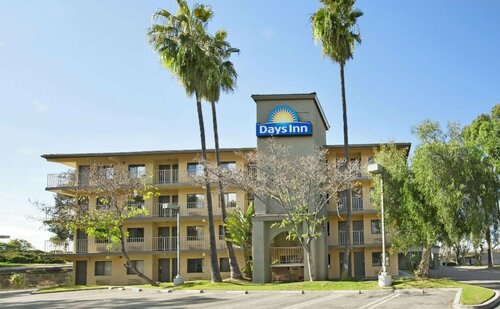 Days Inn by Wyndham Buena Park Anaheim, Забронировать Отель Буэна-Парк Disneyland California, рядом с Парк развлечений Knott's Berry Farm